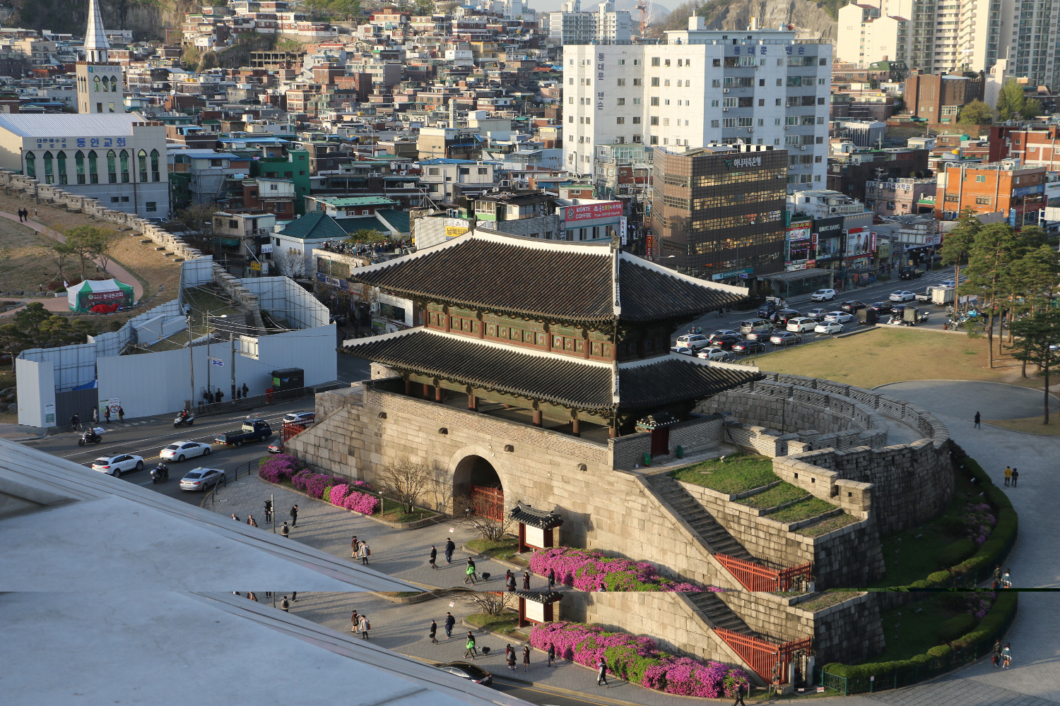 Views of Dongdaemun from Griffin Bar at the J W Marriott hotel. Image by Simon Richmond / Lonely Planet