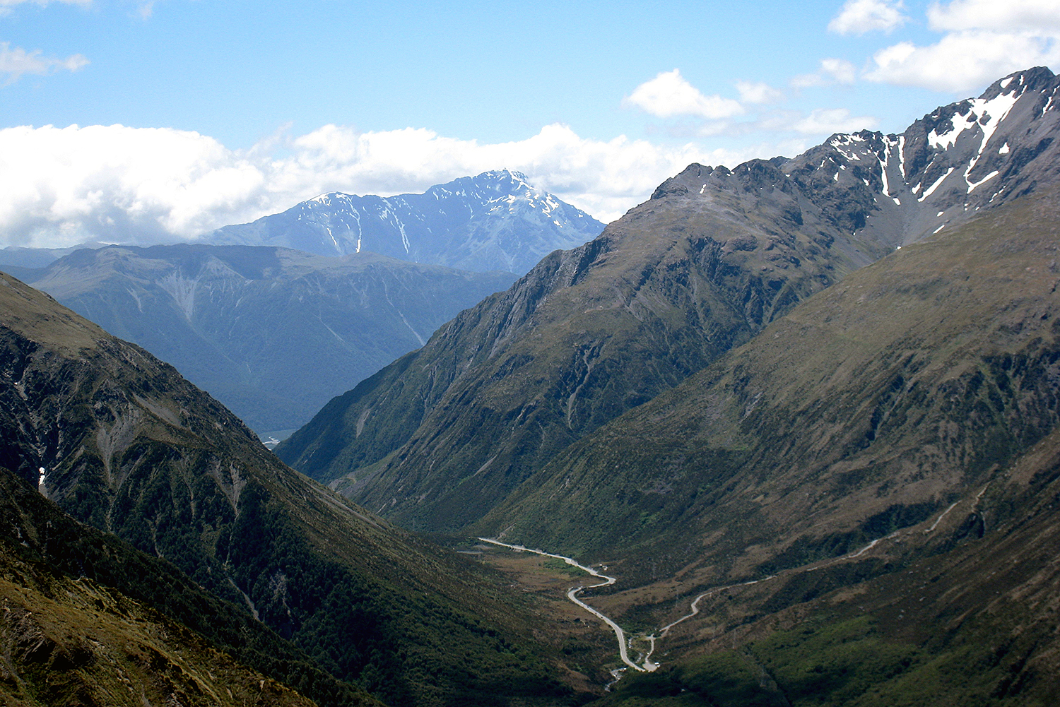 Avalanche Peak is as hair-raising as it sounds. Only experienced hikers should pace to this 1100m summit in New Zealand's Arthur's Pass National Park. Image by Rick Cox / CC BY-SA 2.0