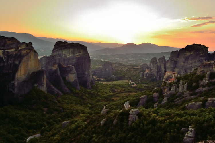Meteora sunset. Image by Carlos Pinto / CC BY-SA 2.0