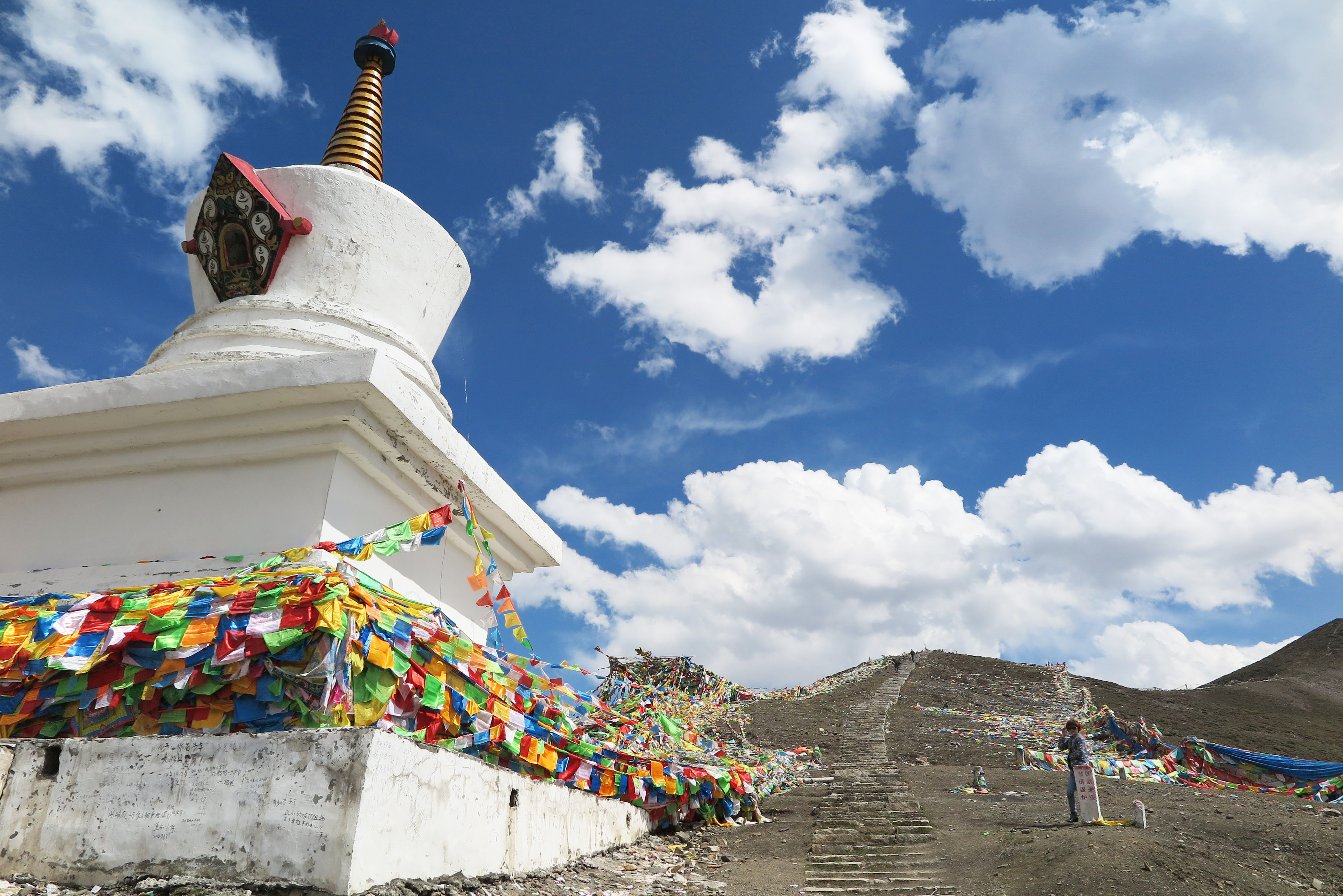 The roof of the world, near Tagong Summit, Sichuan. Image by Tienlon Ho / Lonely Planet