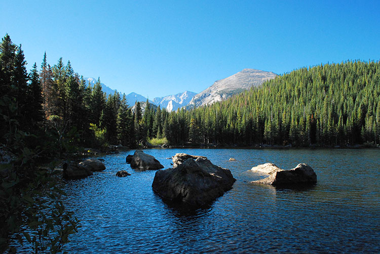 Start your hike at Bear Lake early in the morning to avoid crowds. Image by Don Becker / CC BY 2.0