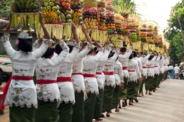 Balinese women with their offerings