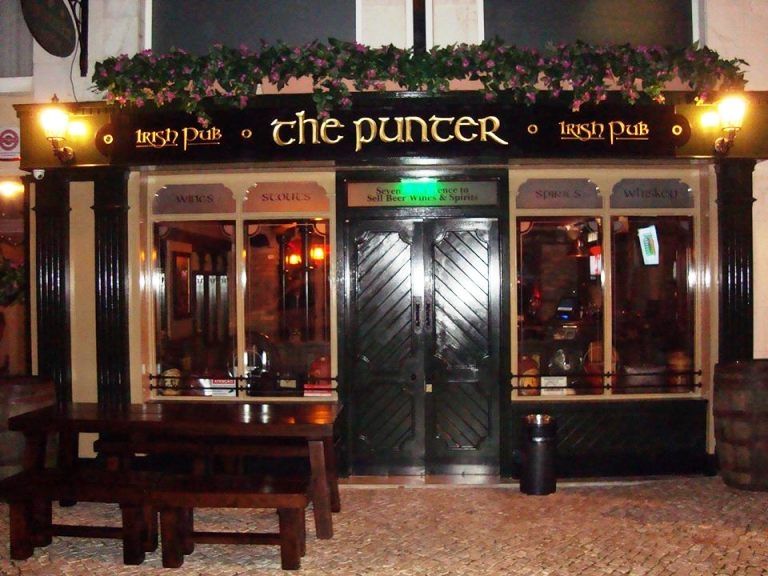 Top 10 Irish Bars in Algarve