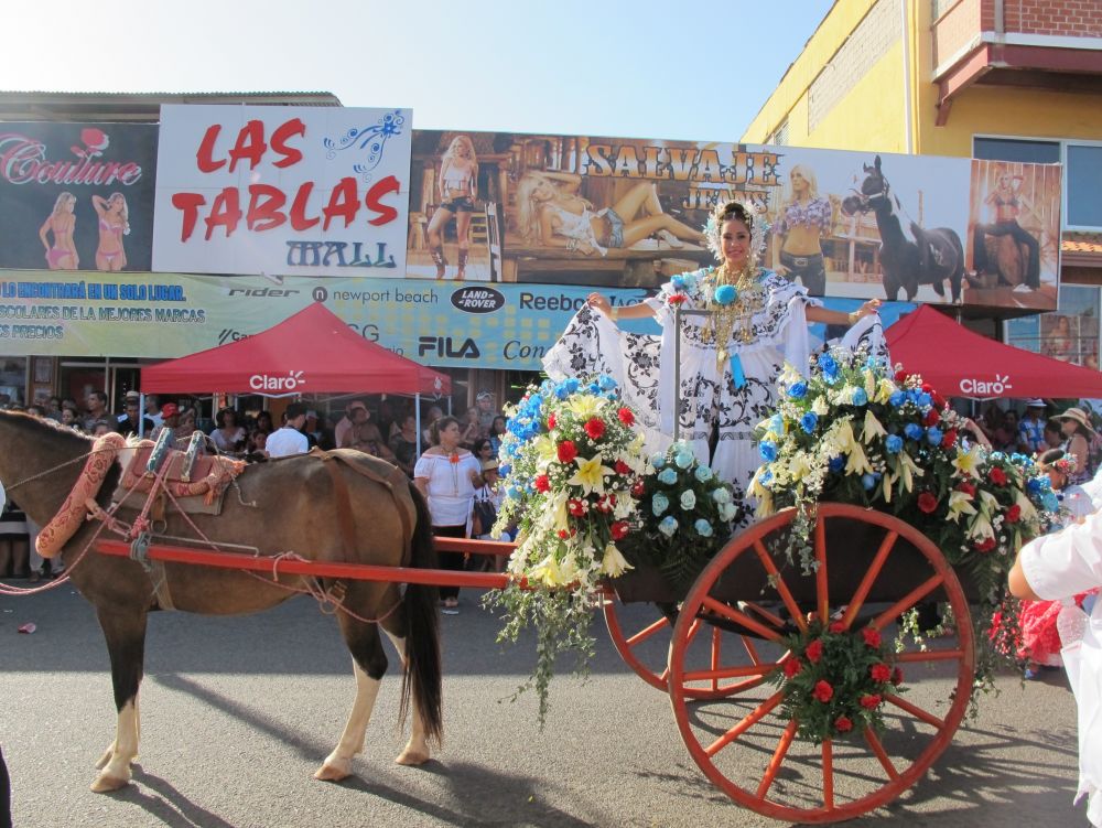 The 1000 Polleras Parade