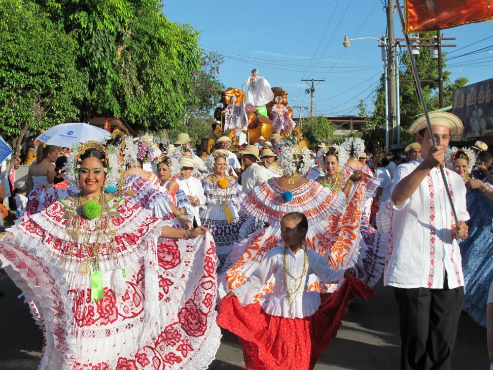 The 1000 Polleras Parade