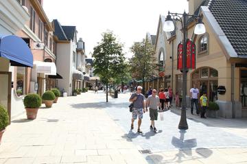 Maasmechelen Village