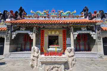 Temple of the Six Banyan Trees (Liurong Temple)