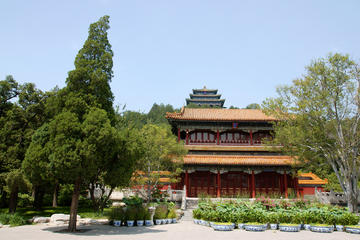 Jingshan Park (Yingshan Gongyuan)