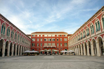 Republic Square (Prokurative)