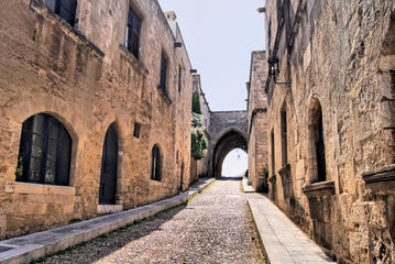 Avenue of the Knights (Ippoton)