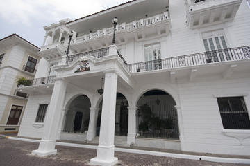 Presidential Palace (Palacio de las Garzas)