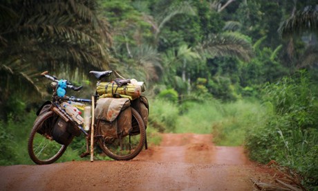 Muddy roads in the DRC (Charlie Walker)
