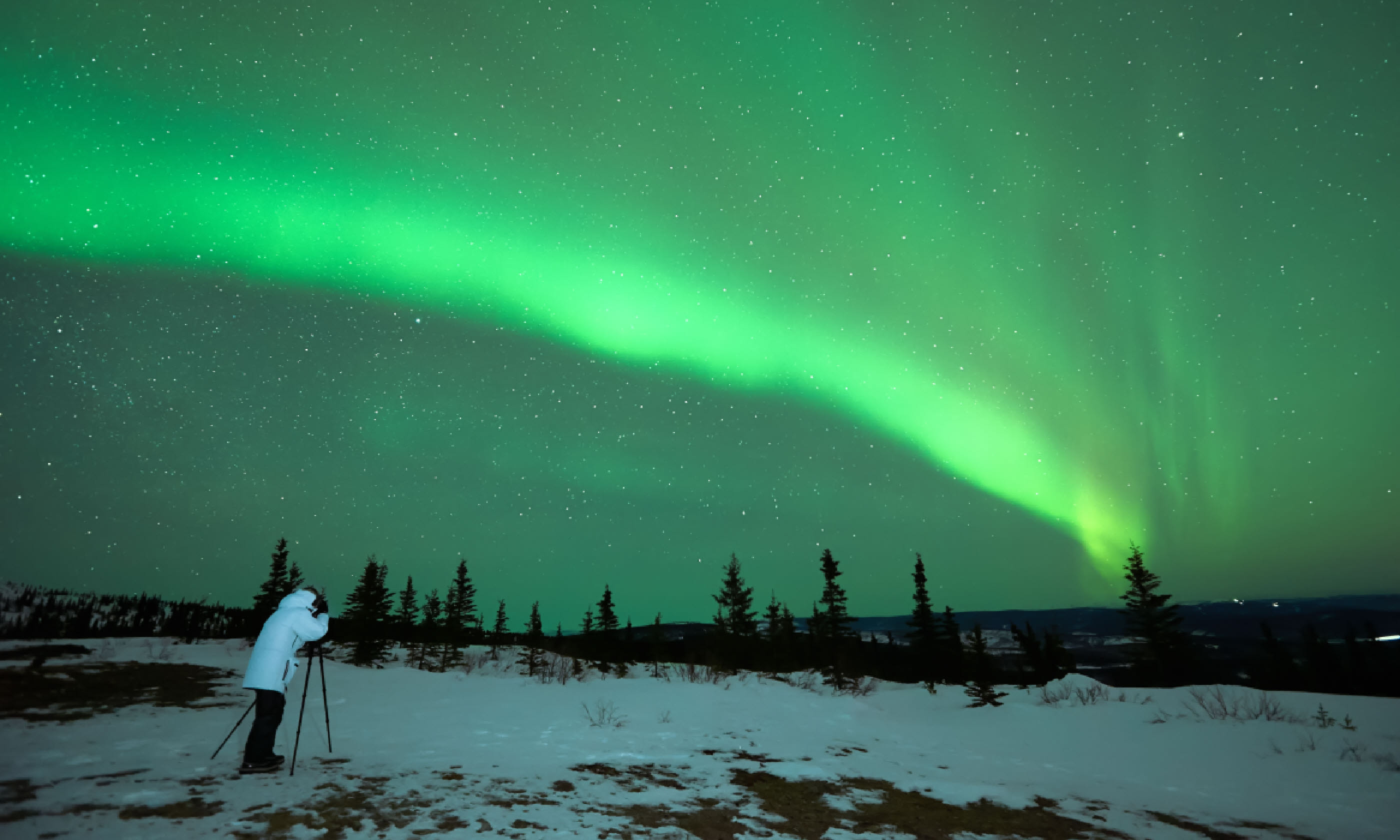 Photographing the Aurora Borealis (Shutterstock)