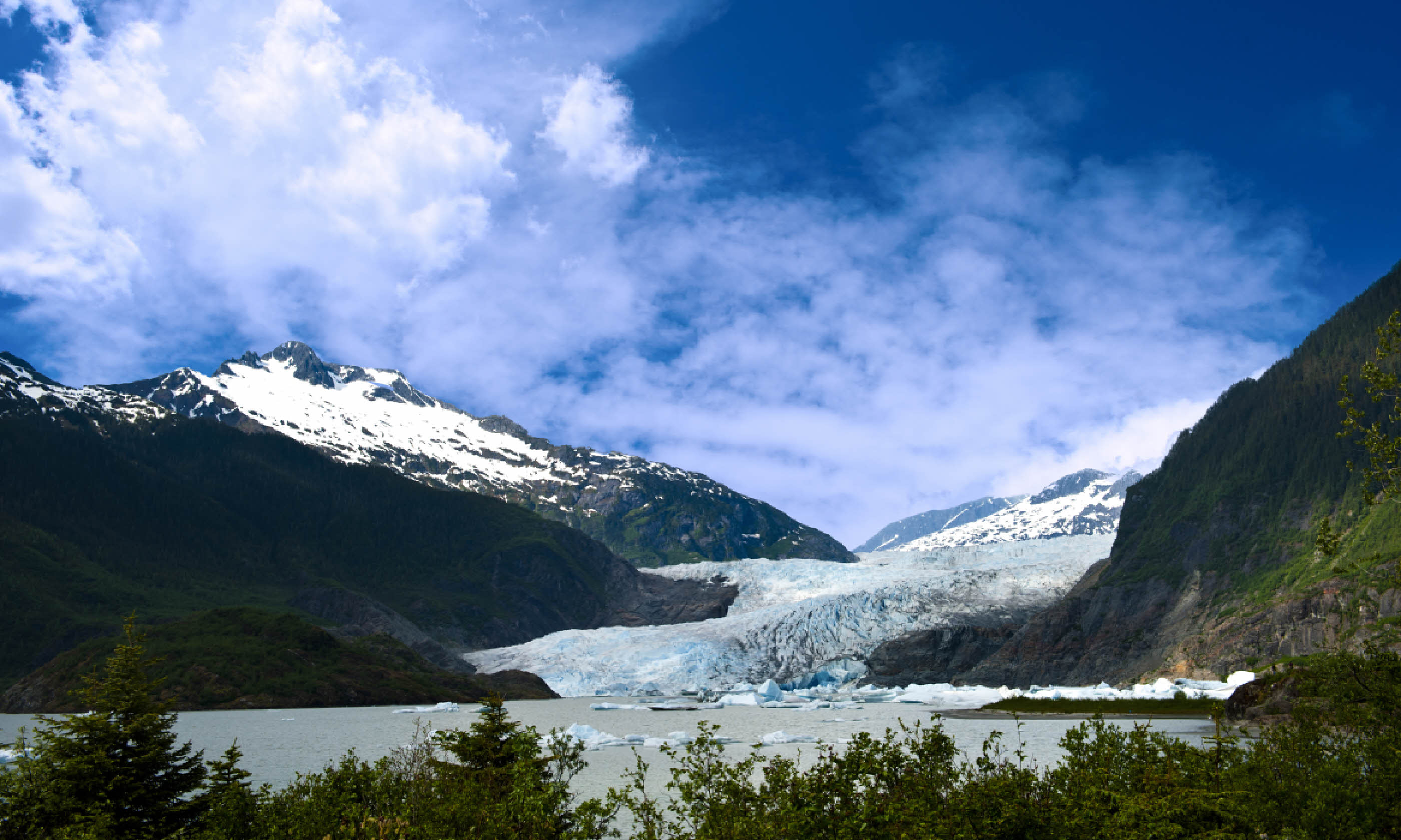 Mendenhall Glacier in Juneau, Alaska (Shutterstock)