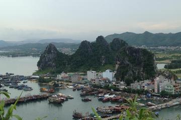 Bai Tu Long Bay