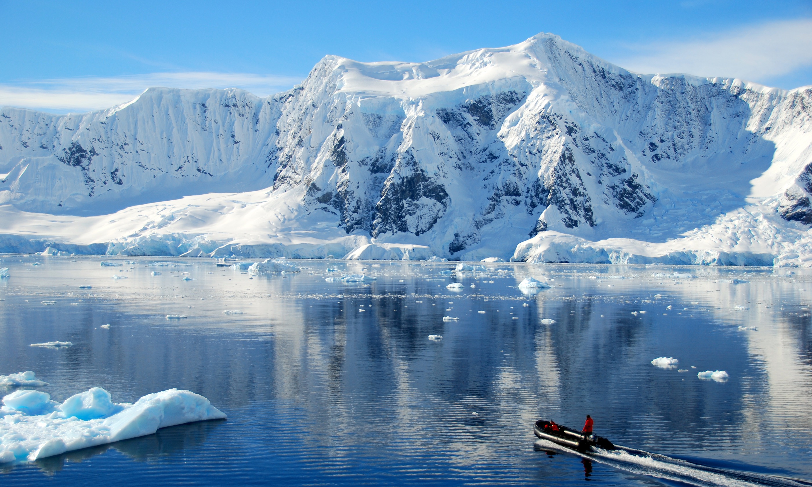 Antarctic mountains (Shutterstock.com)