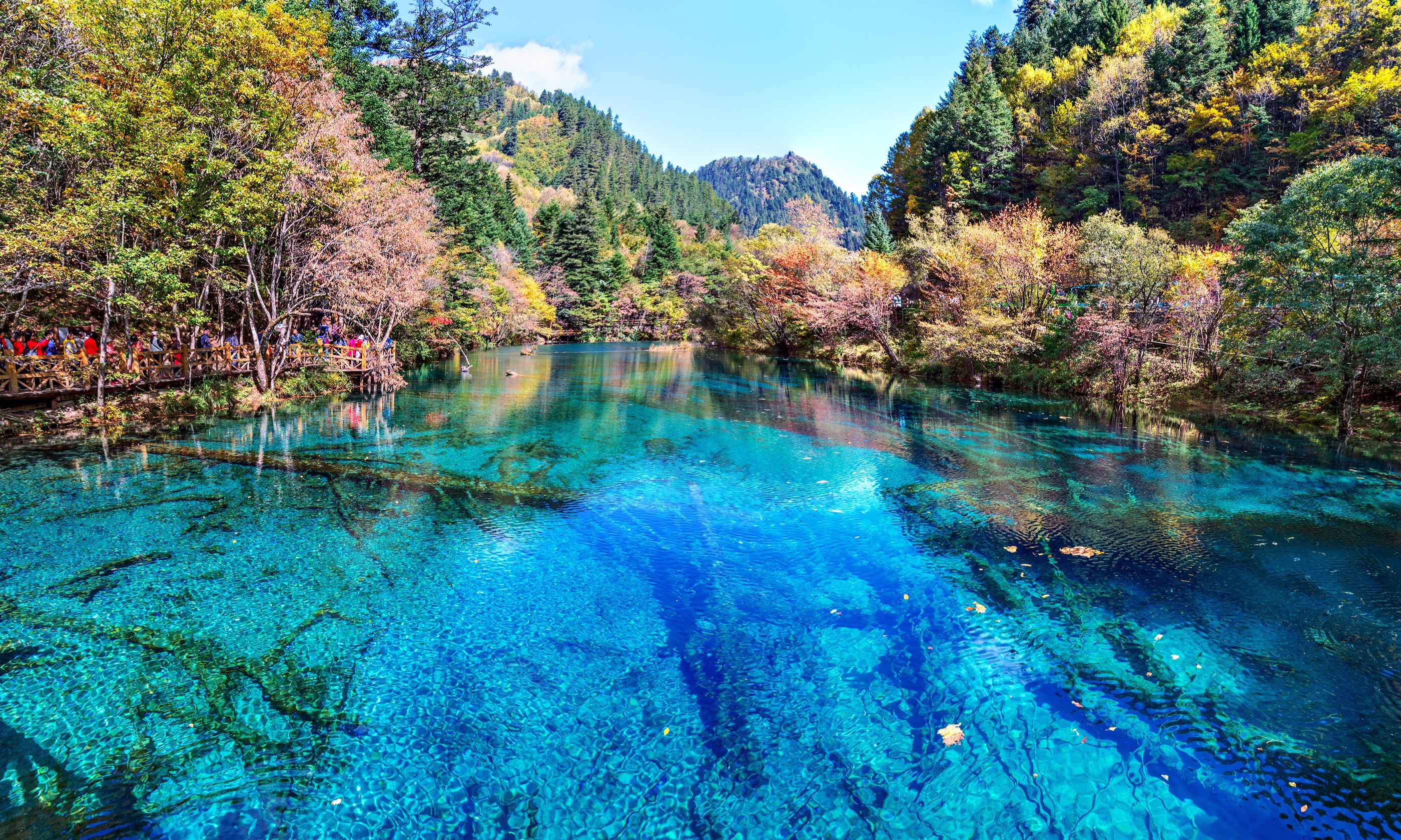 Lake in Jiuzhaigou Valley (Shutterstock.com)