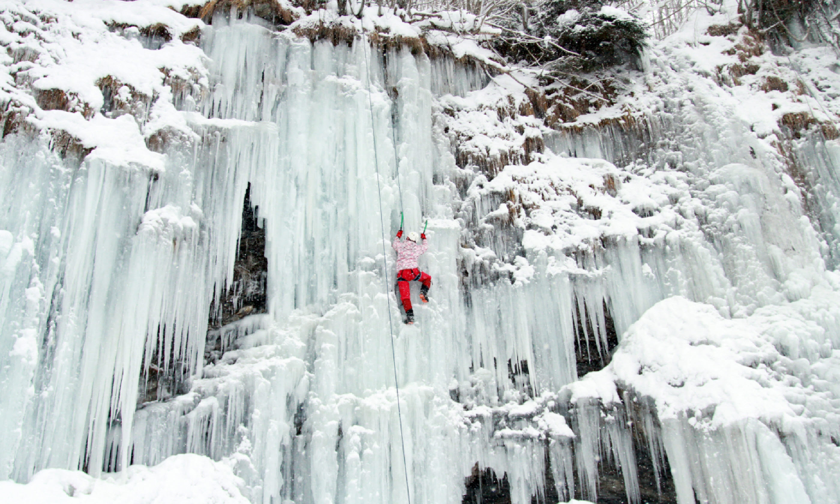 Ice climbing (Shutterstock)