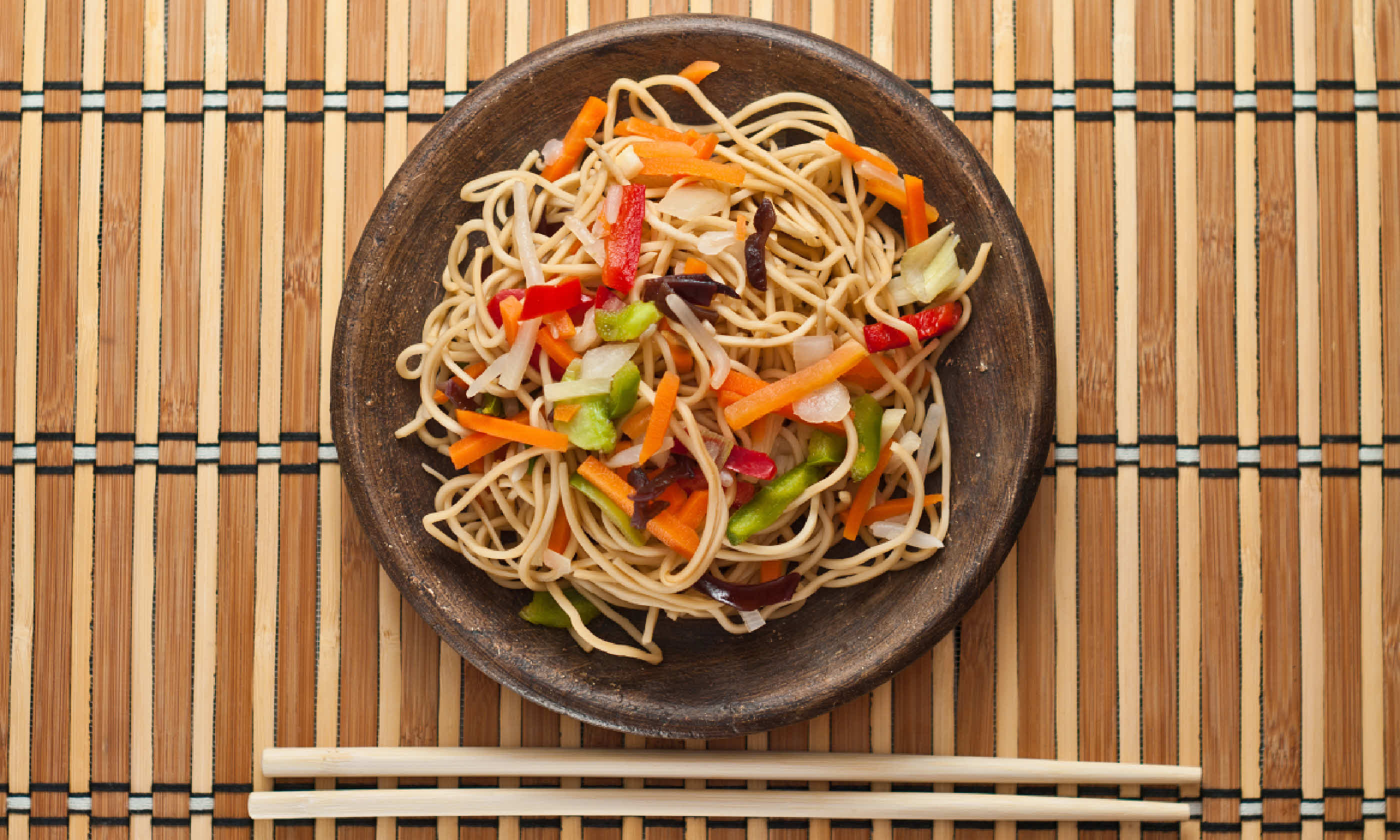 China noodles with vegetables (Shutterstock)