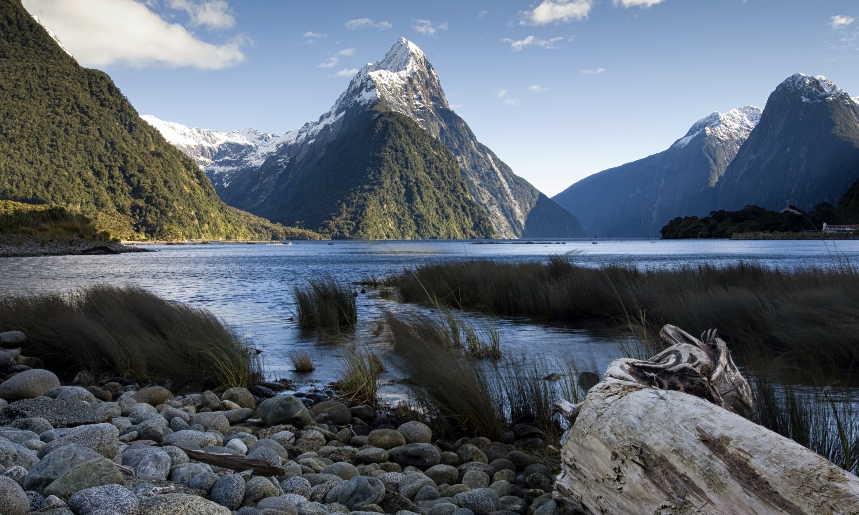 Mitre Peak, Milford Sound (Shutterstock.com)