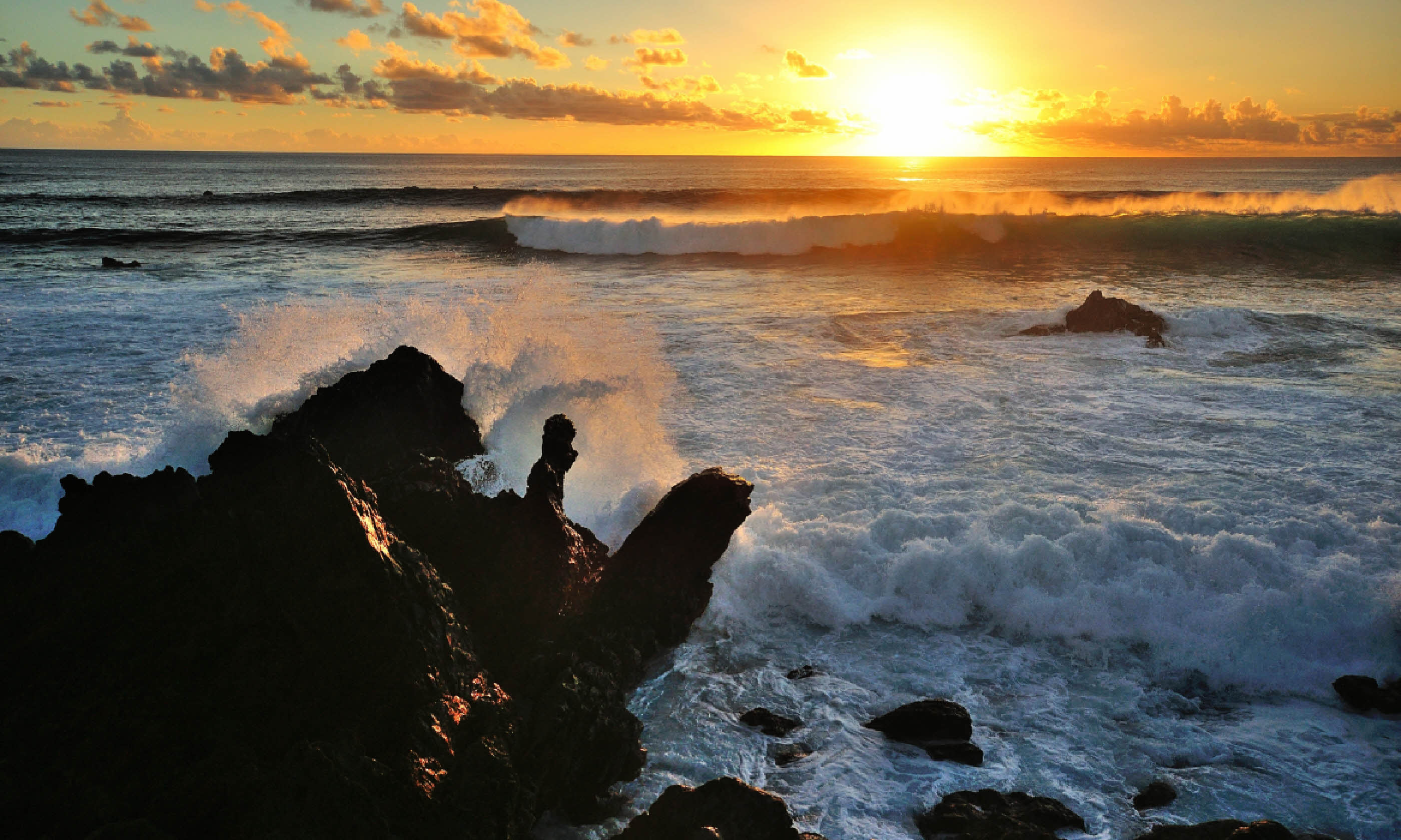 Easter Island sunset (Shutterstock)