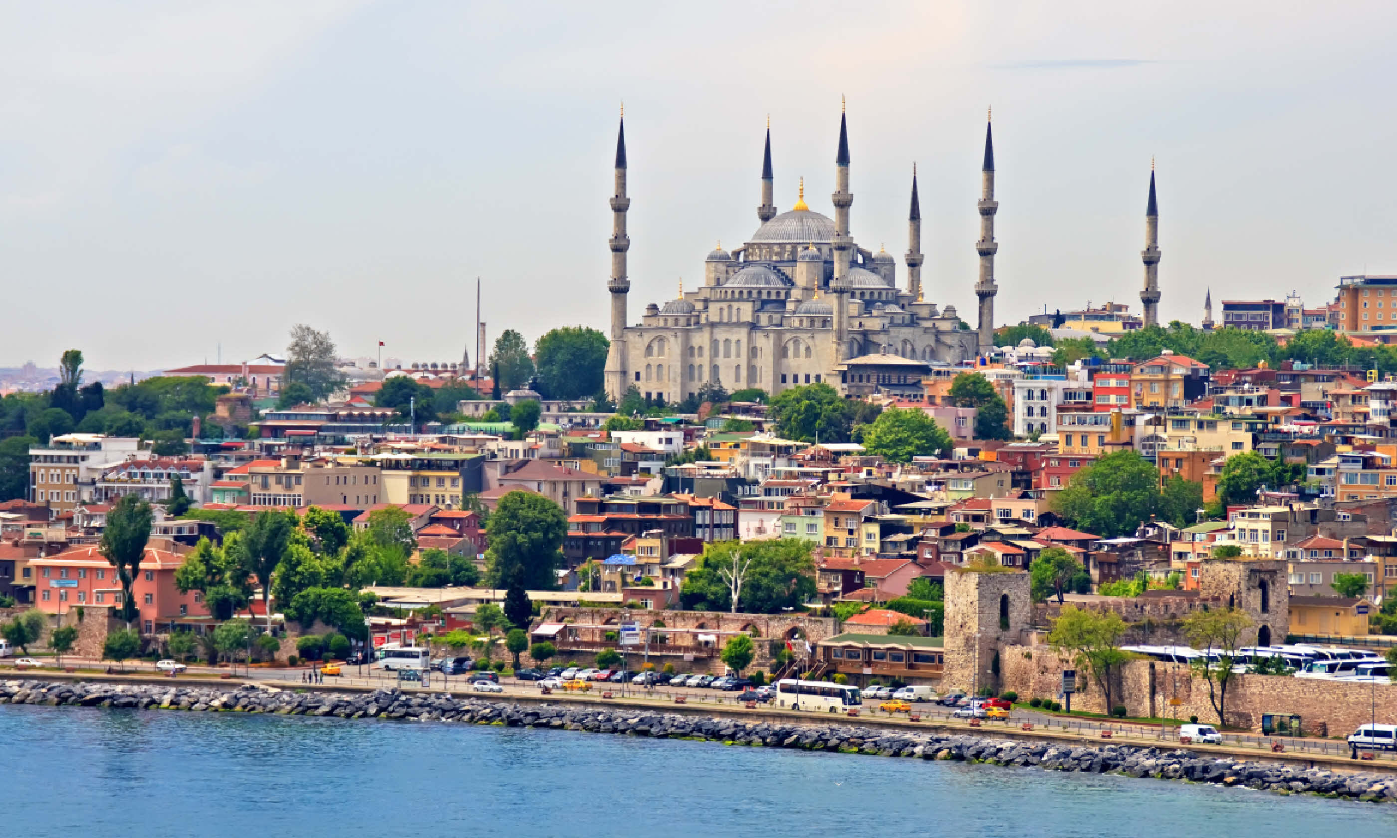 Blue Mosque and Istanbul (Shutterstock)