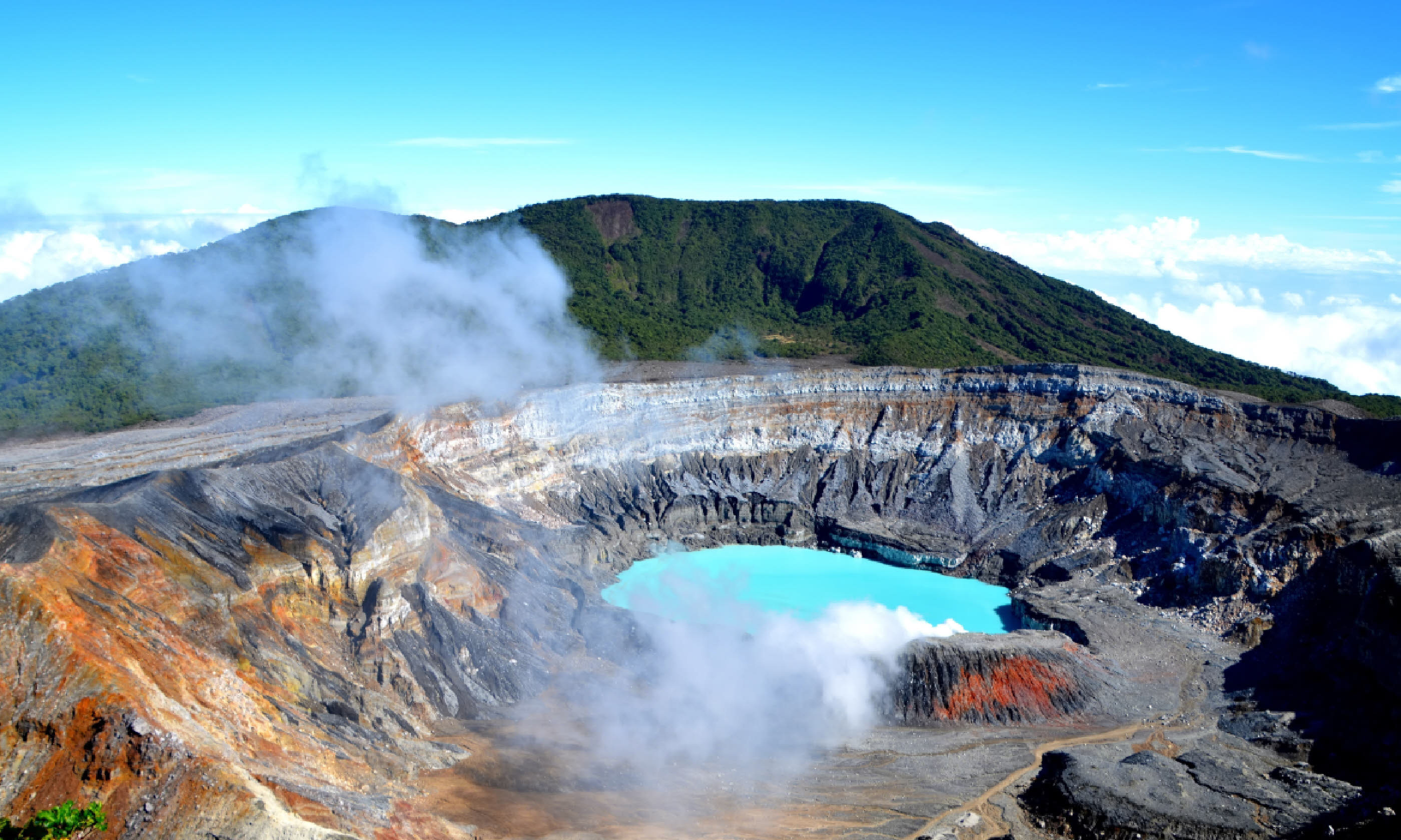Poas volcano in Costa Rica (Shutterstock)