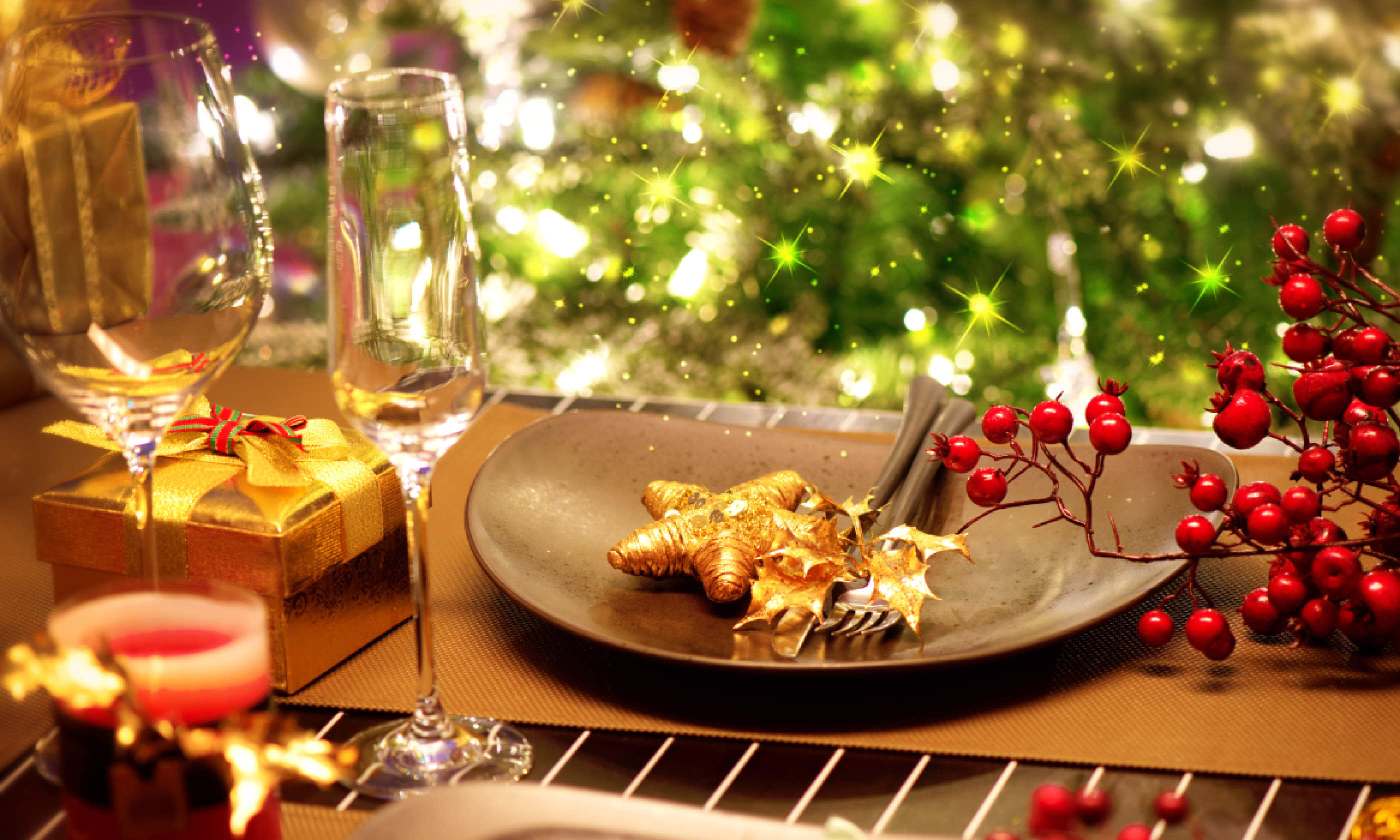 Place setting for Christmas dinner (Shutterstock: see credit below)
