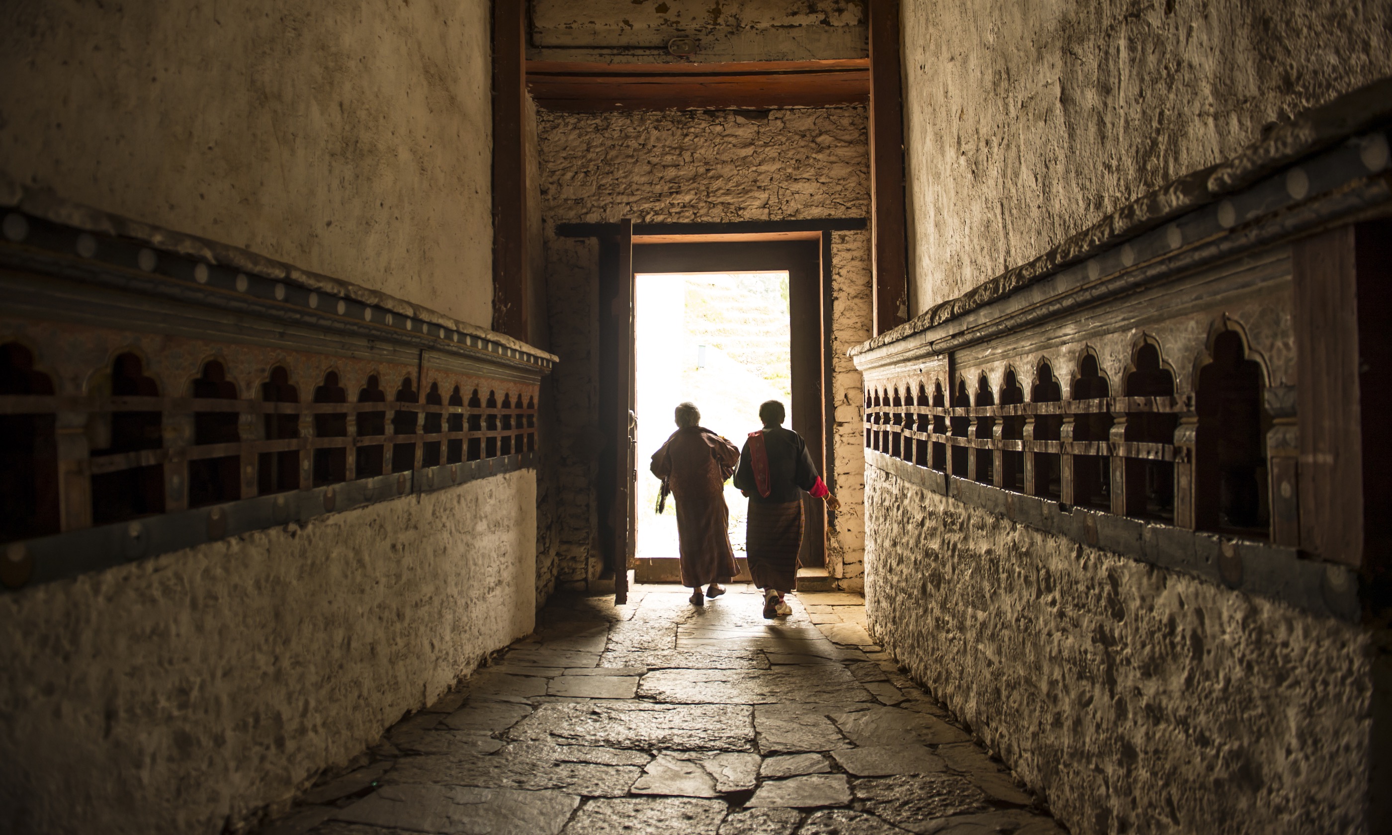 Monks walking to Trongsa Dzong
