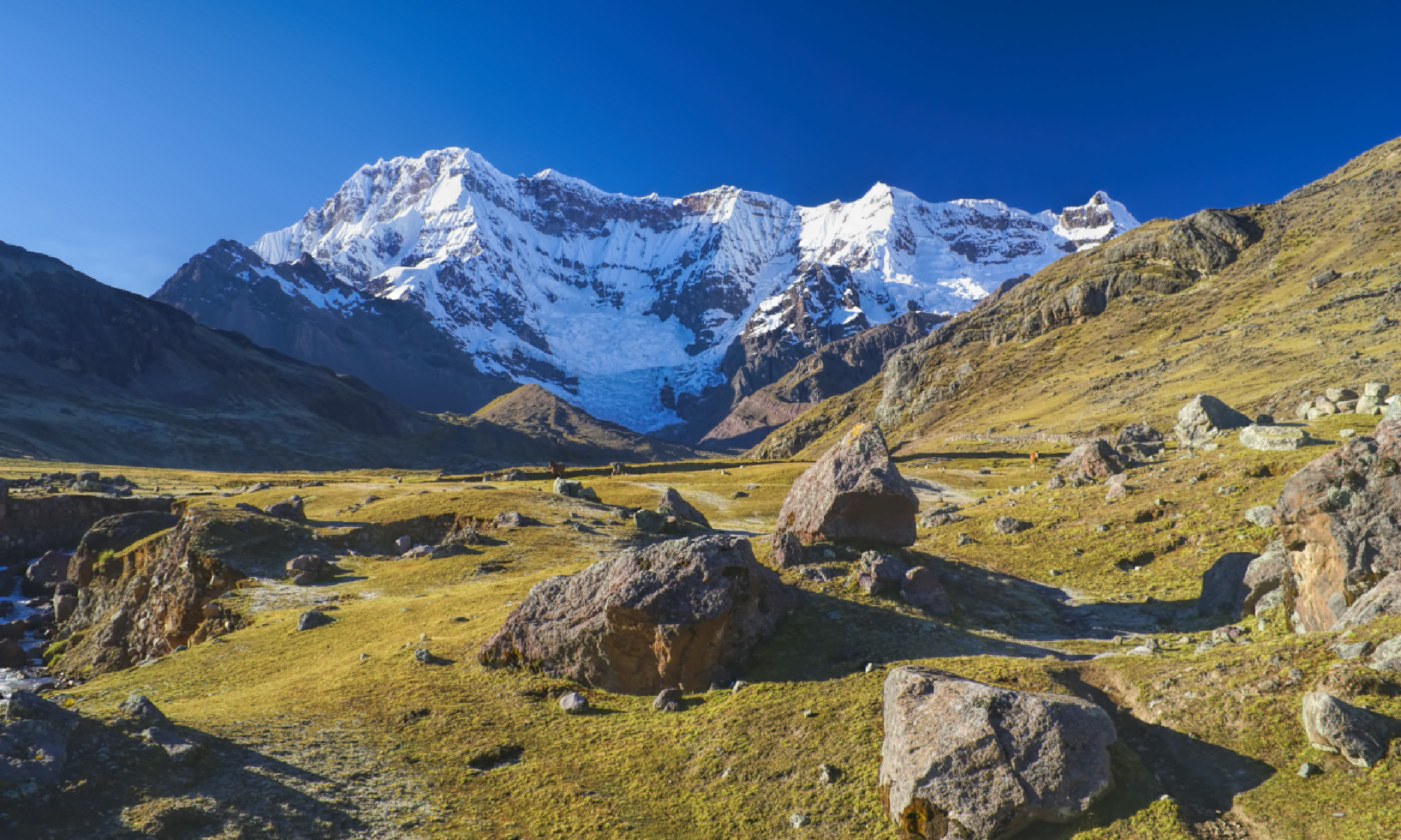 Peaks of Ausangate in Peru (Shutterstock)