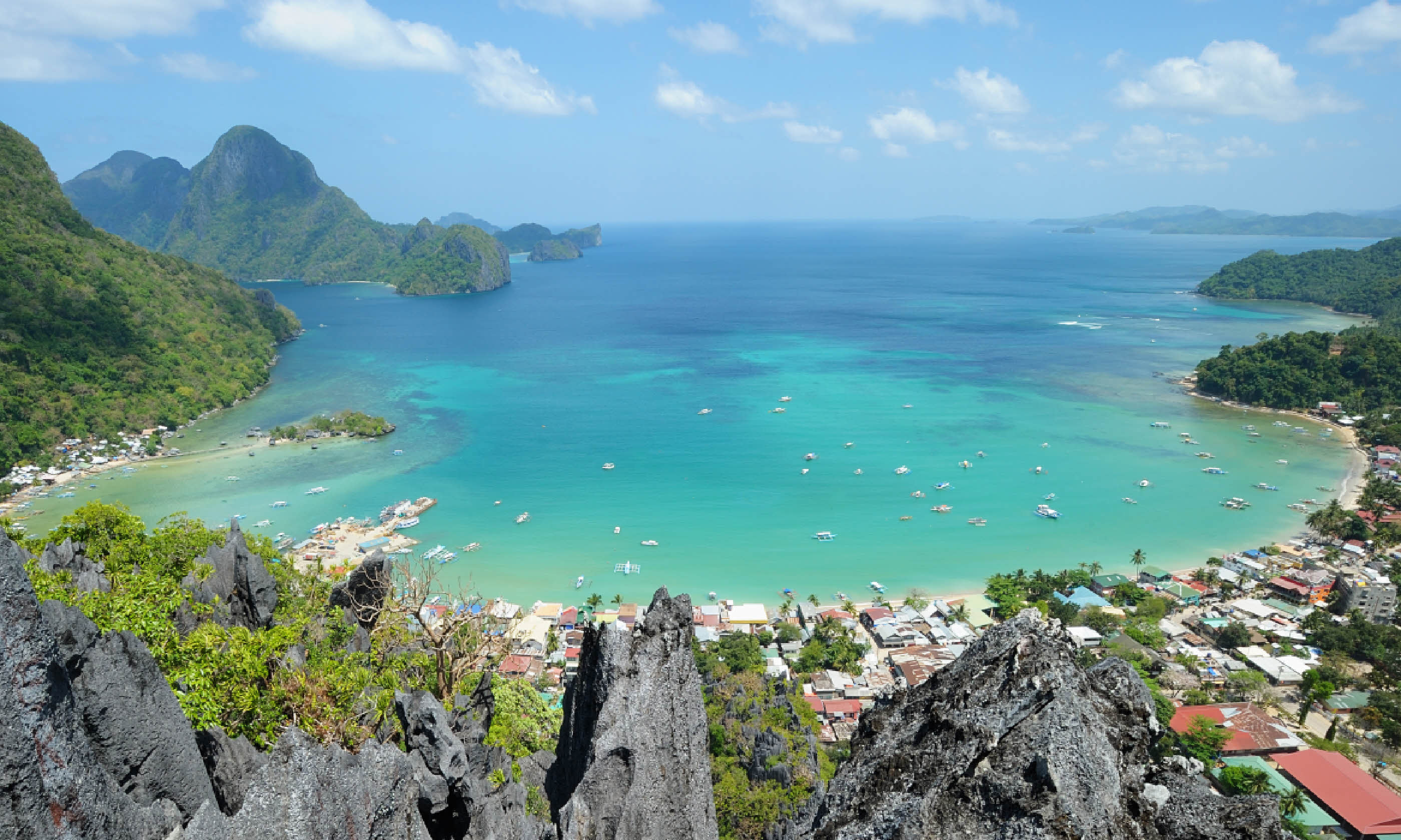 Bacuit Bay view from Taraw Cliff (Shutterstock)