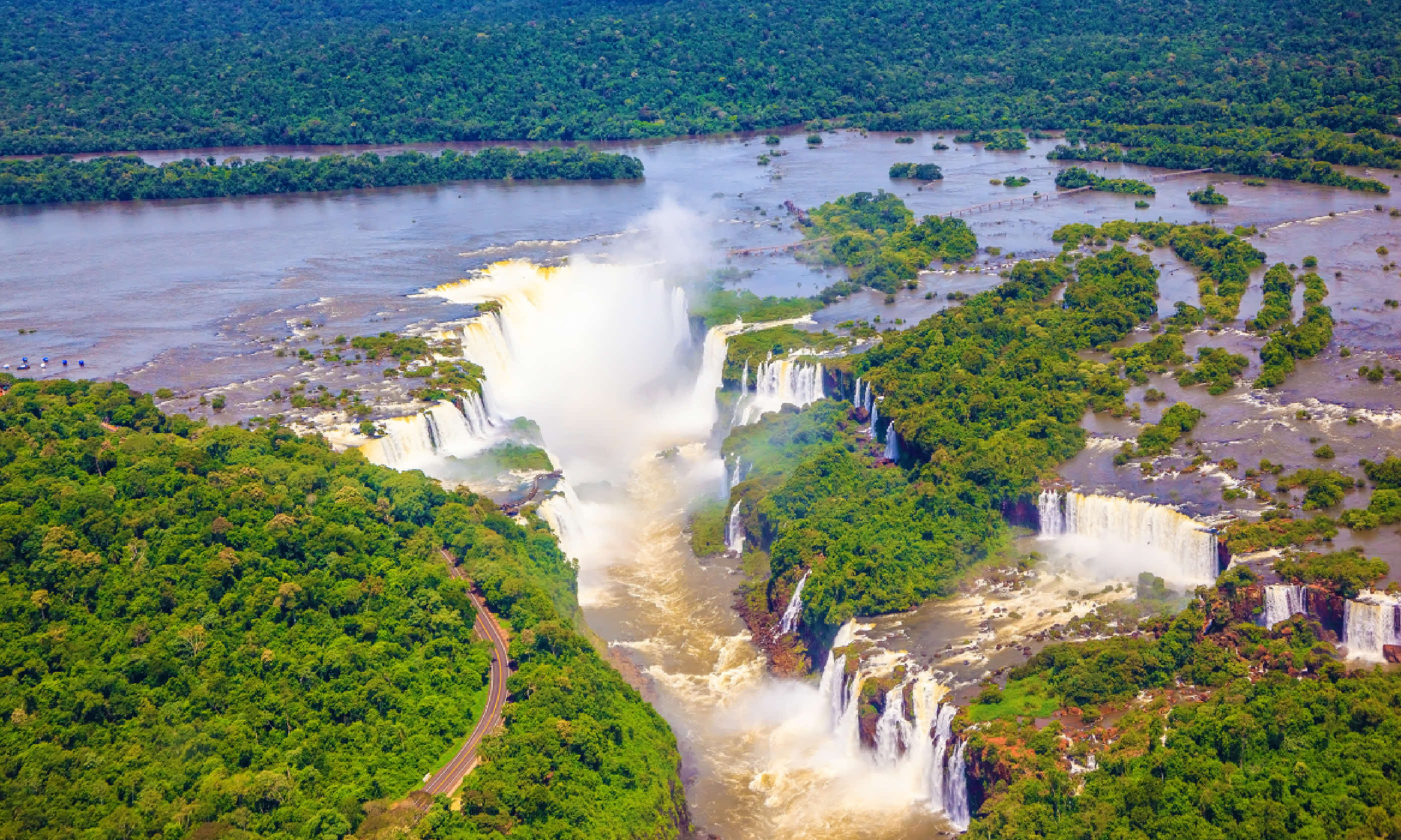 Devil's Throat - largest waterfall of Iguazu Falls (Shutterstock)