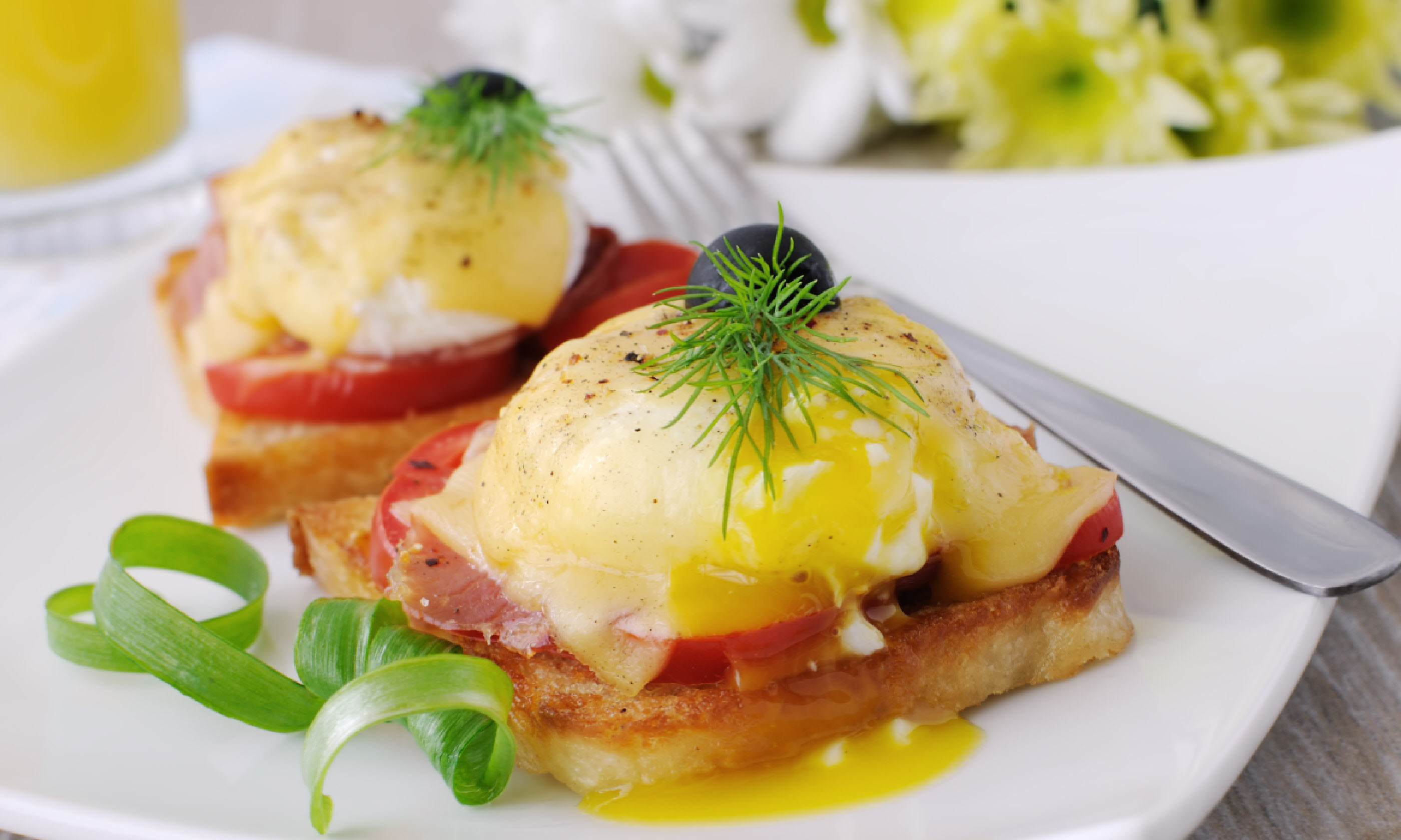 Eggs benedict (Shutterstock)