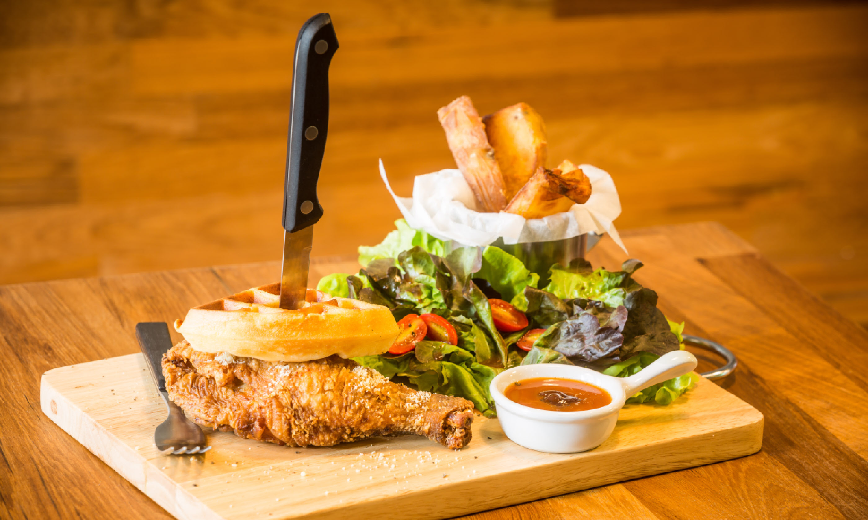 Deep fried chicken with waffle (Shutterstock)