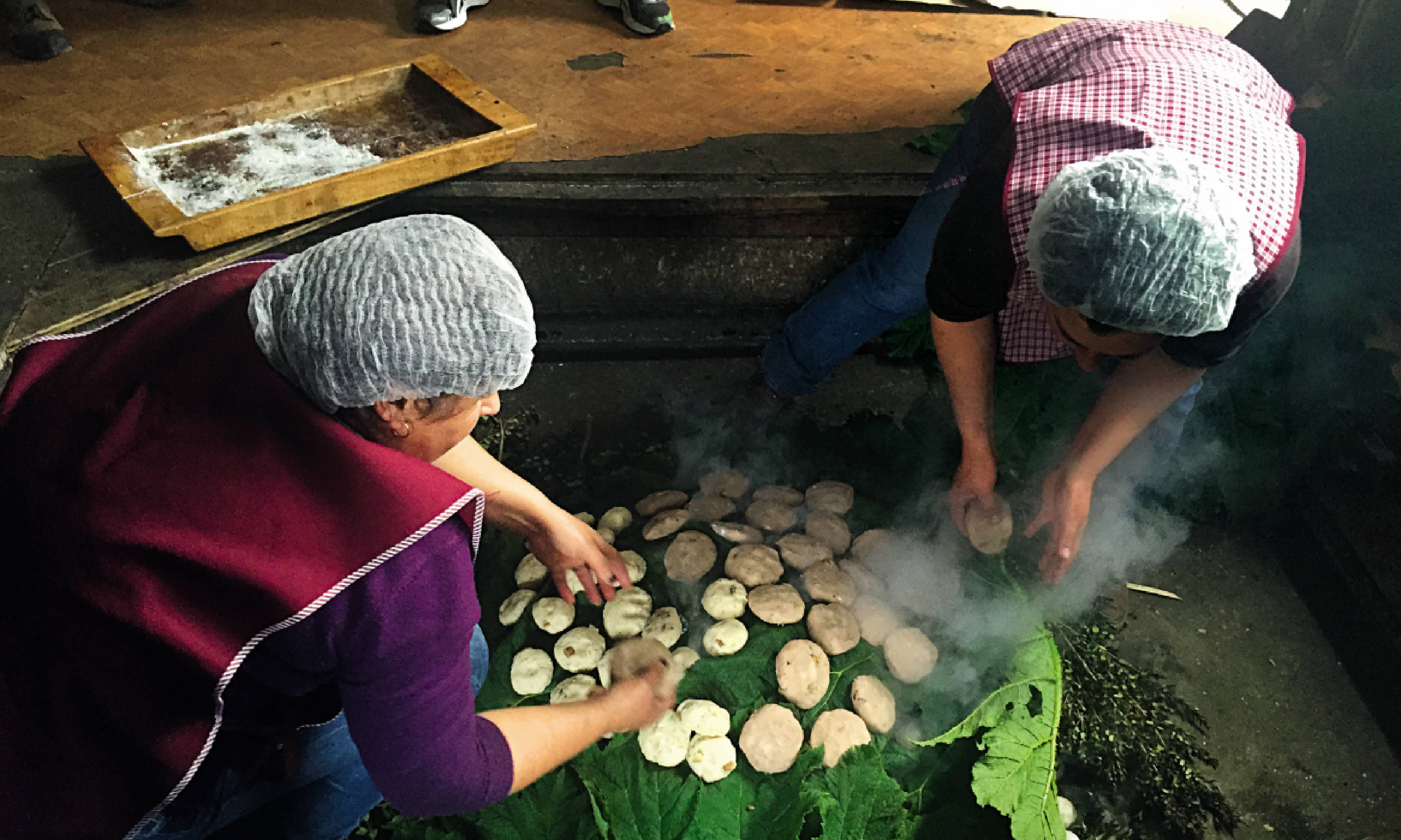 Cooking a curanto (Lyn Hughes)