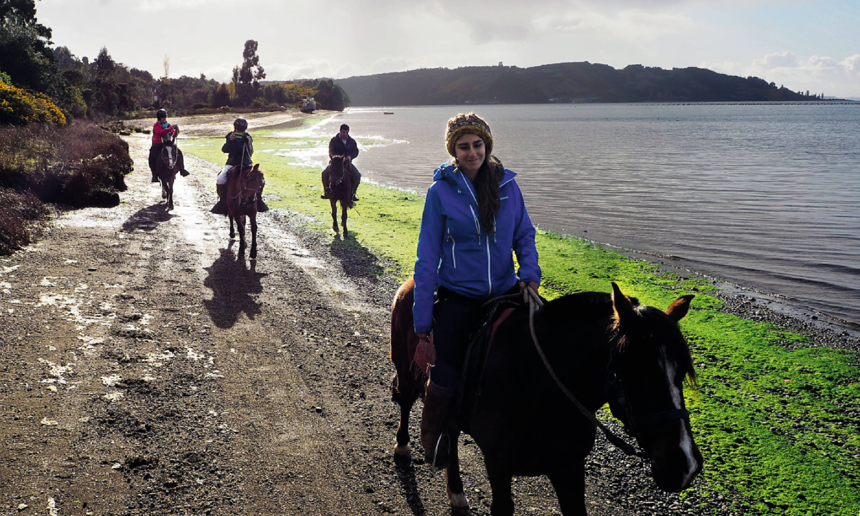 Riding along Chiloé's coast (Simon Hayes/Tierra Chiloé)