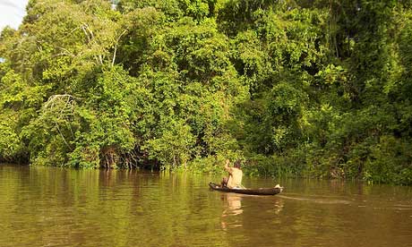 Dugout canoe on the Amazon (adrimcm)