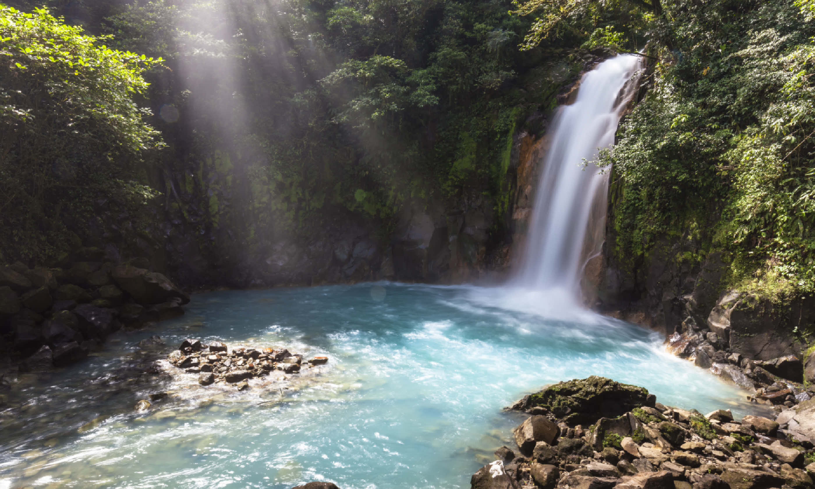 Waterfall Rio Celeste, Tenorio Volcano National Park (Shutterstock)