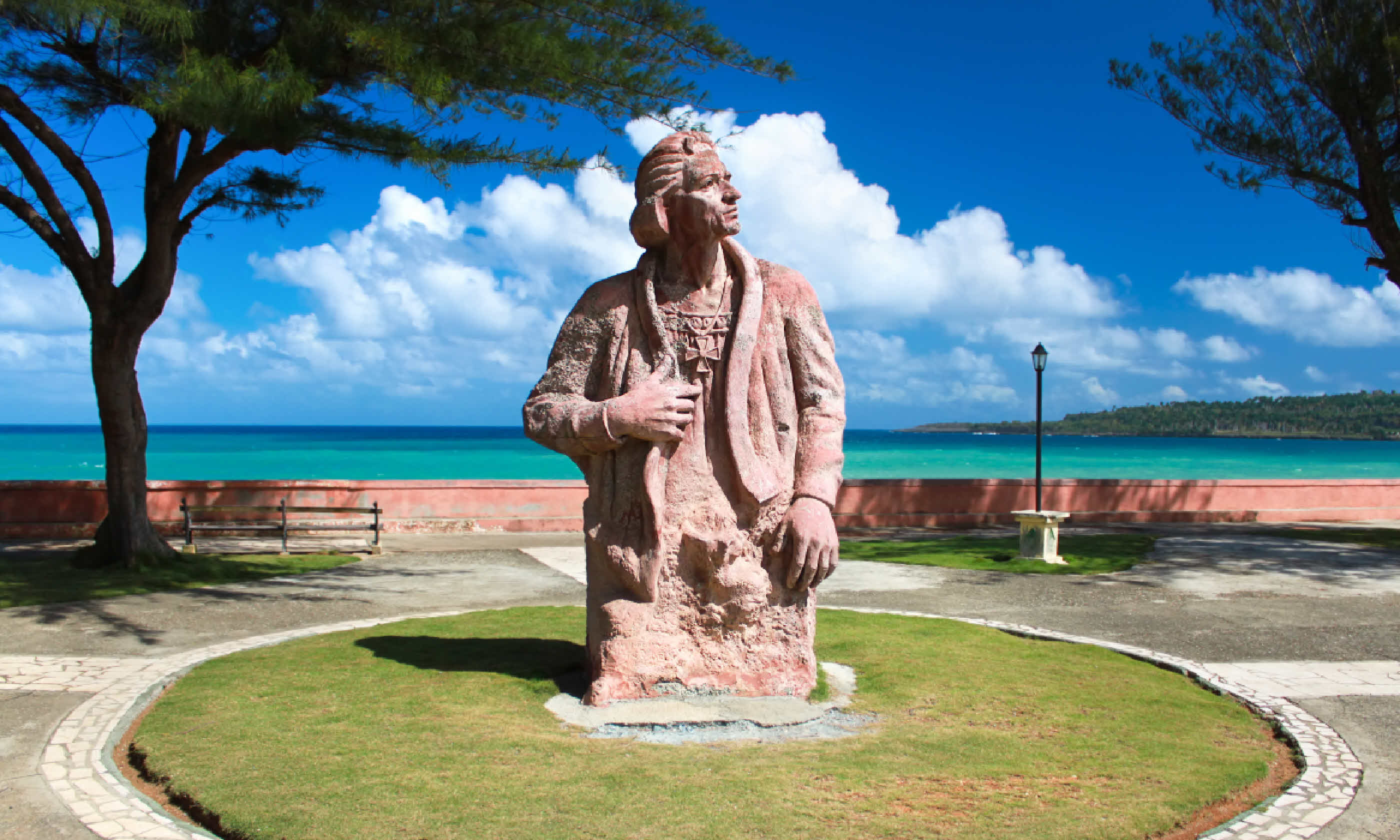 Cristoforo Colombo memorial statue (Shutterstock)