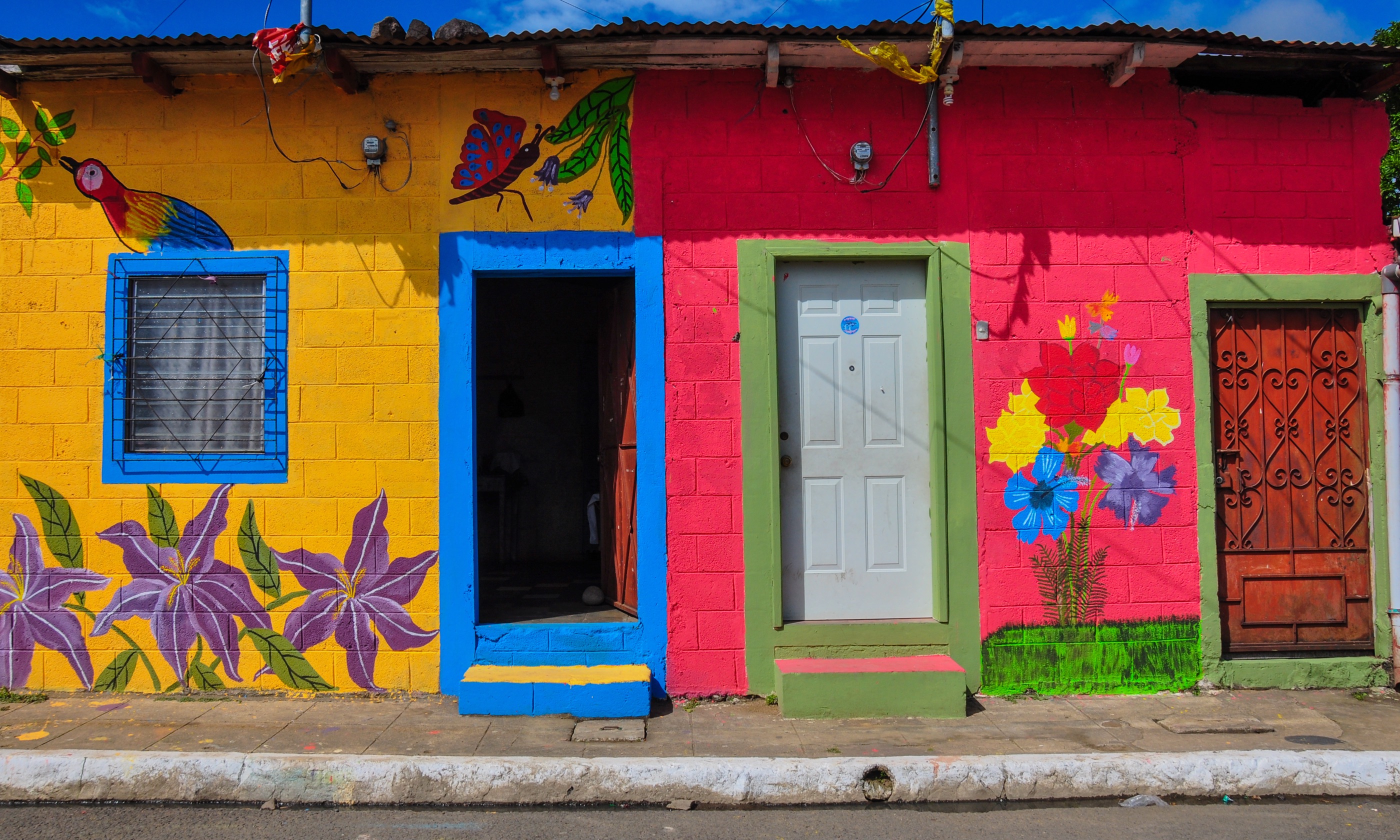 Colourful houses in San Salvador (Shutterstock.com)