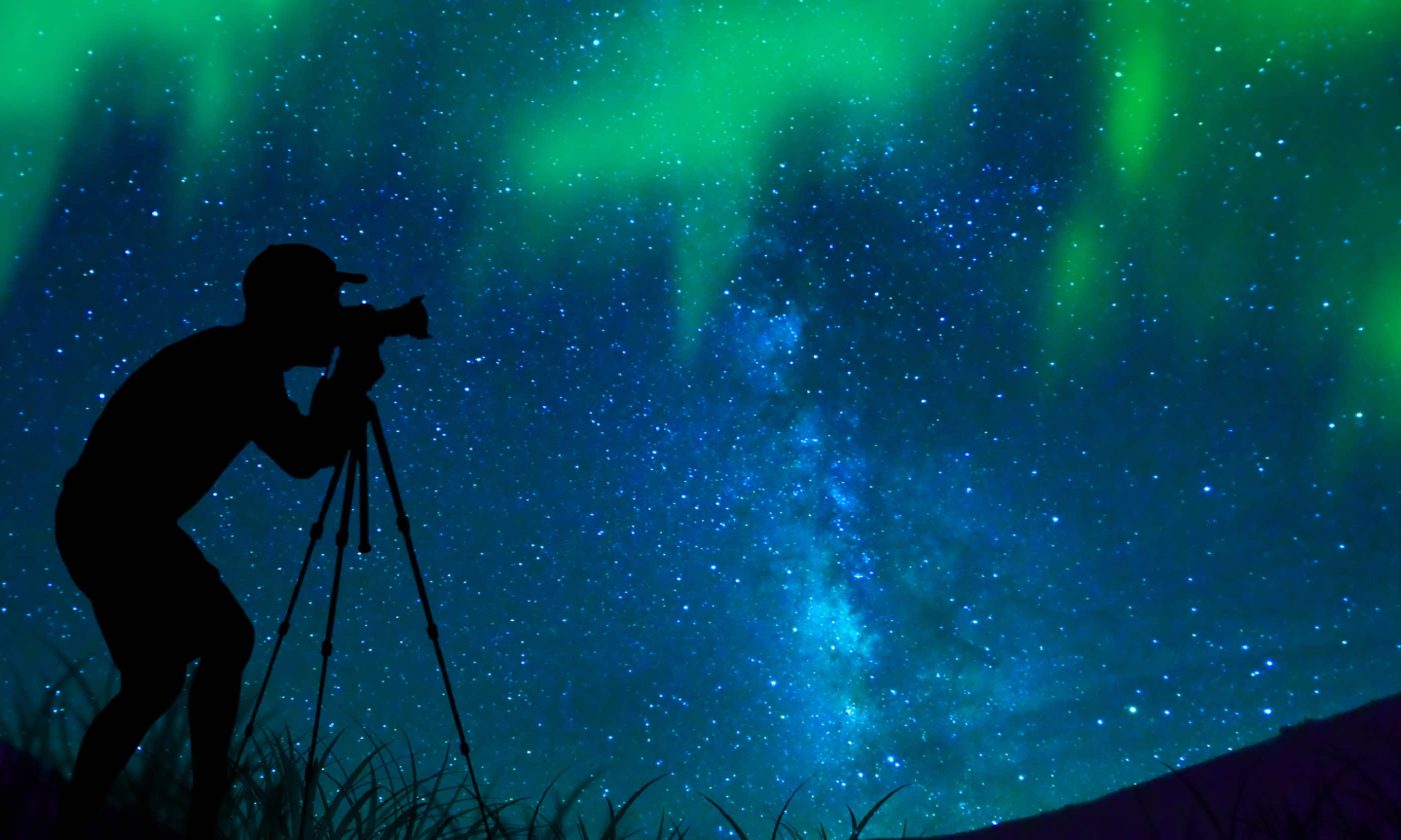 Photographer captures northern lights (Shutterstock)