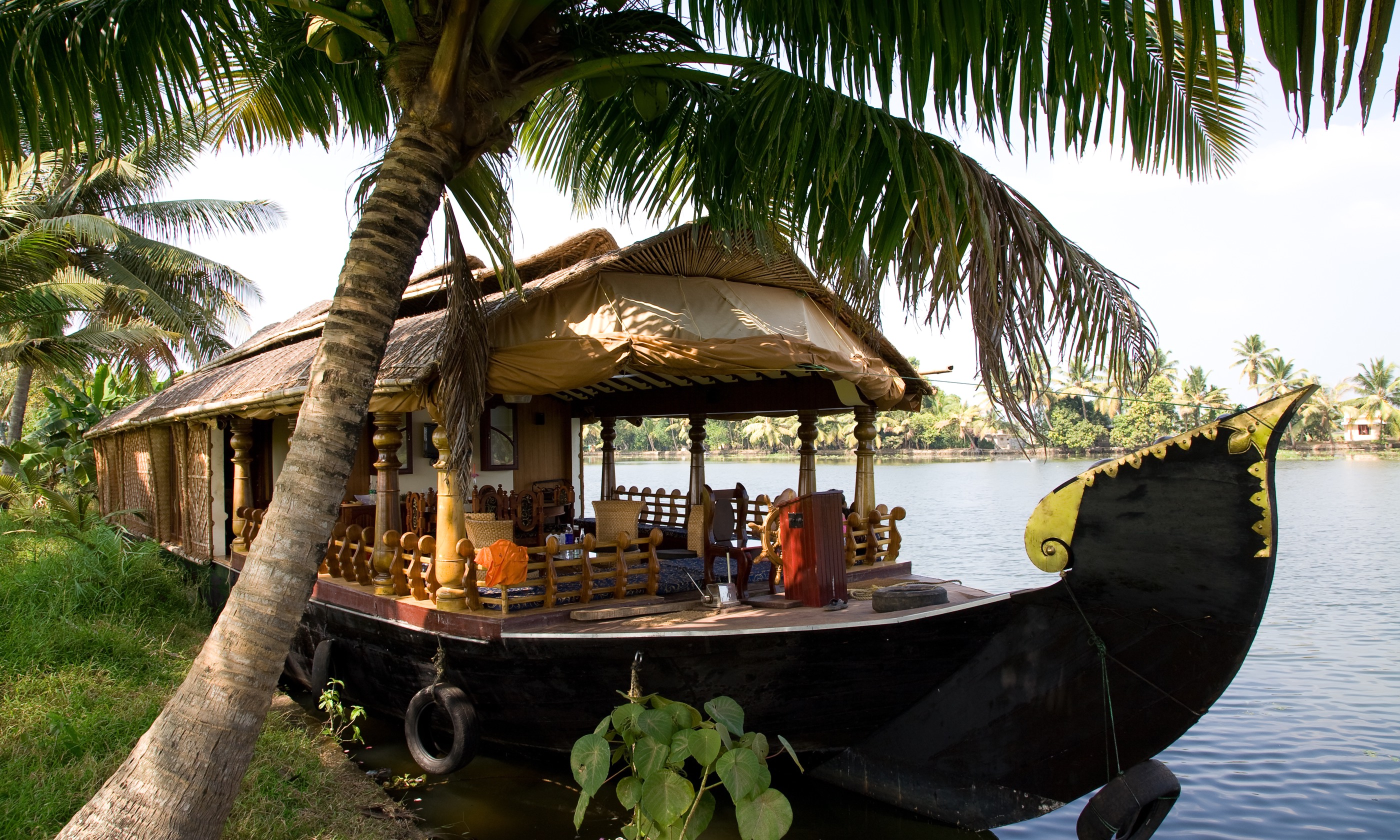 Kerala houseboat (Shutterstock.com)