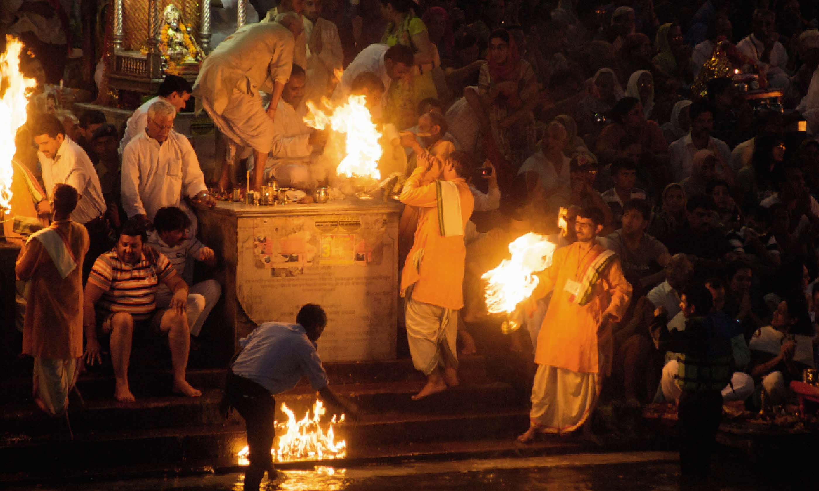 Arati ceremony at the Har ki Pauri ghat (Mark Stratton)