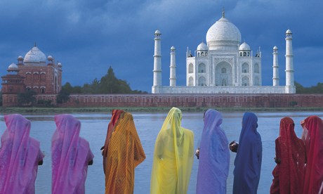 Colourful woman at the Taj Mahal (Dreamstime)