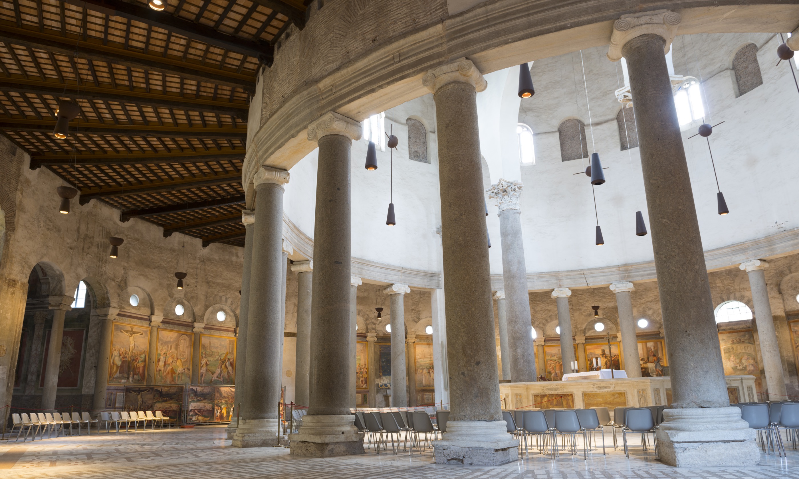 Interior of Santo Stefano Rotondo Basilica (Shutterstock.com)