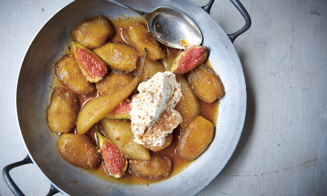 Venetian desserts: Warm autumn fruits with Amaretto cream