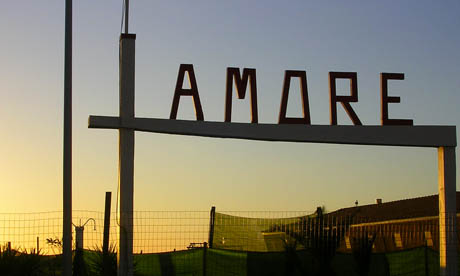 Amore sign