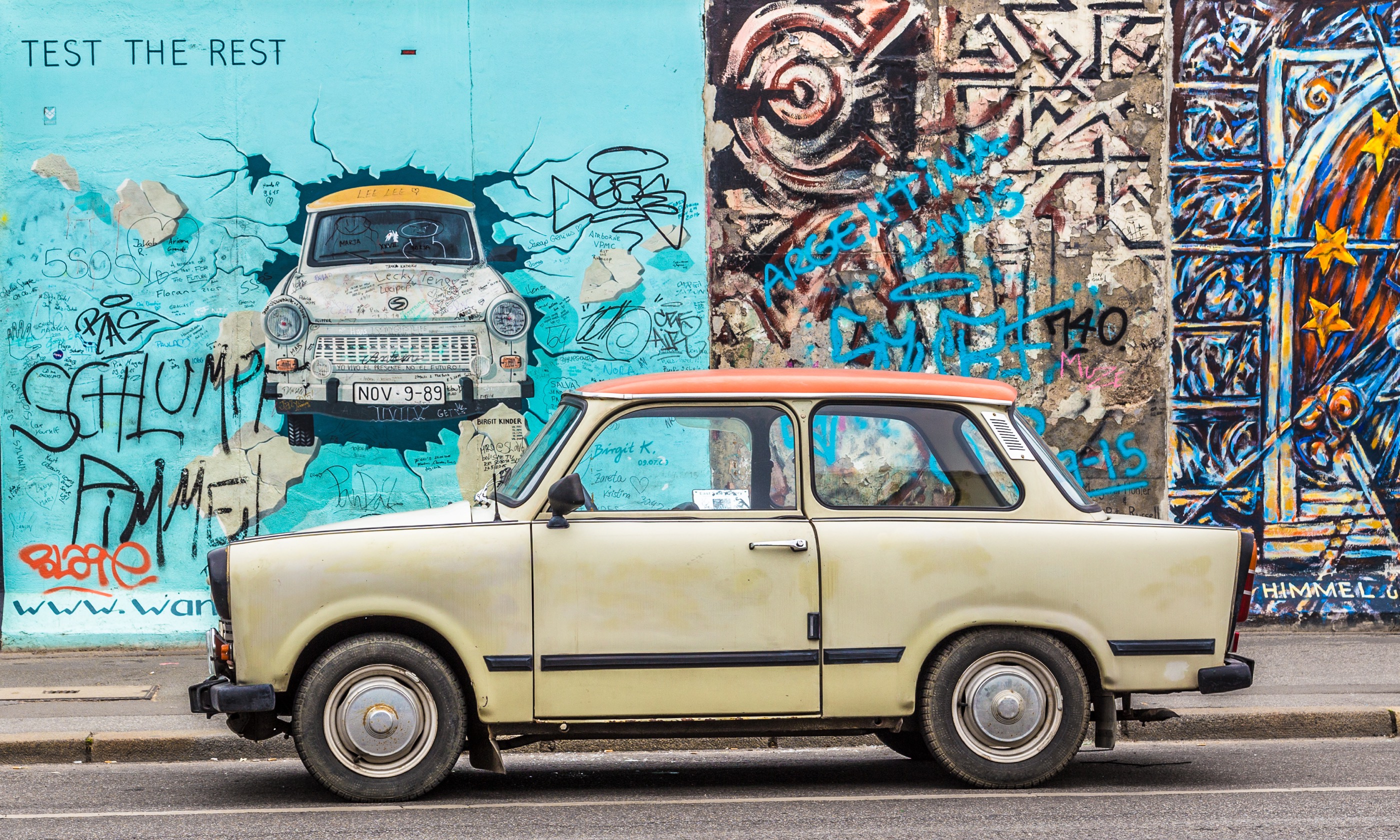 Trabant in front of the Berlin Wall (Shutterstock.com)