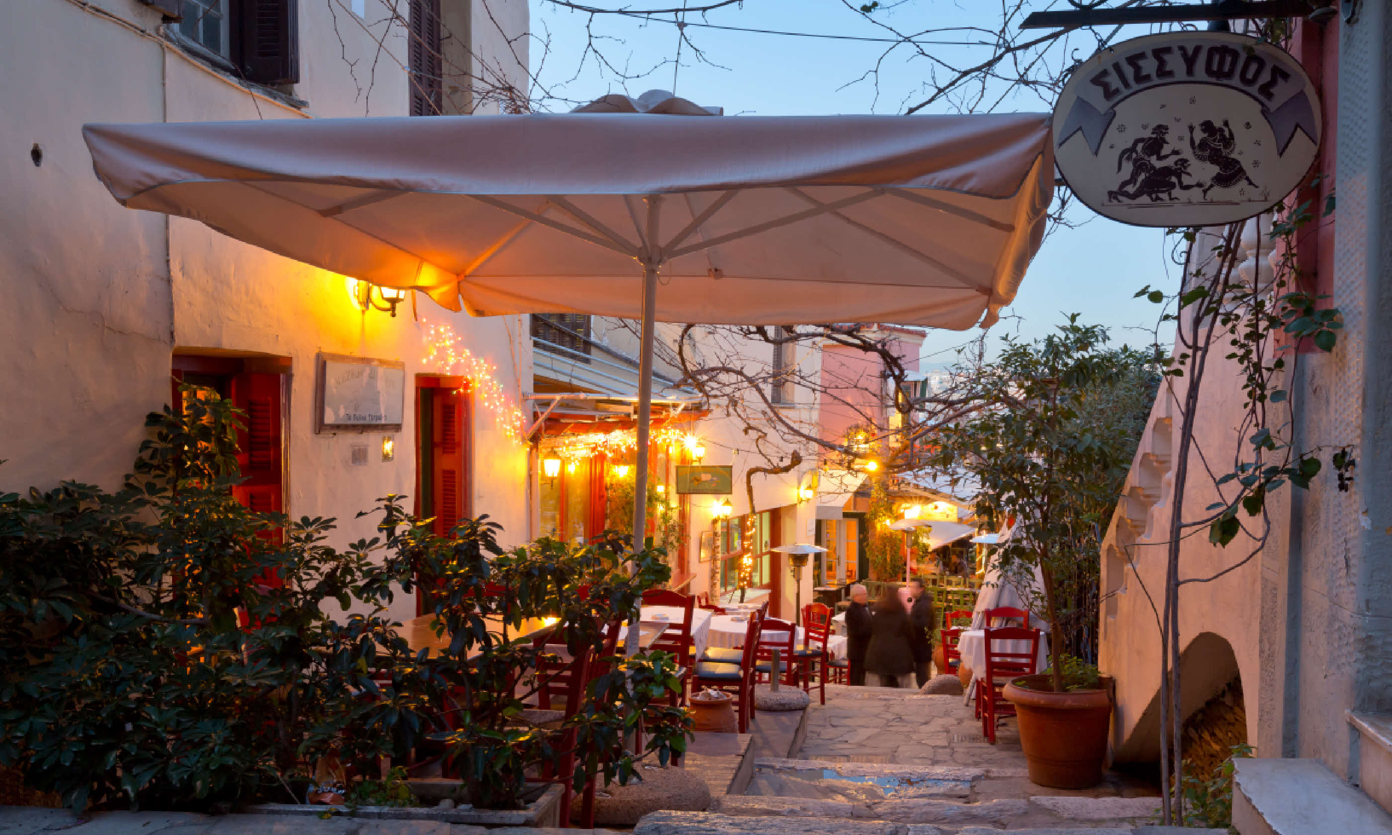 Restaurants in Plaka (Shutterstock)