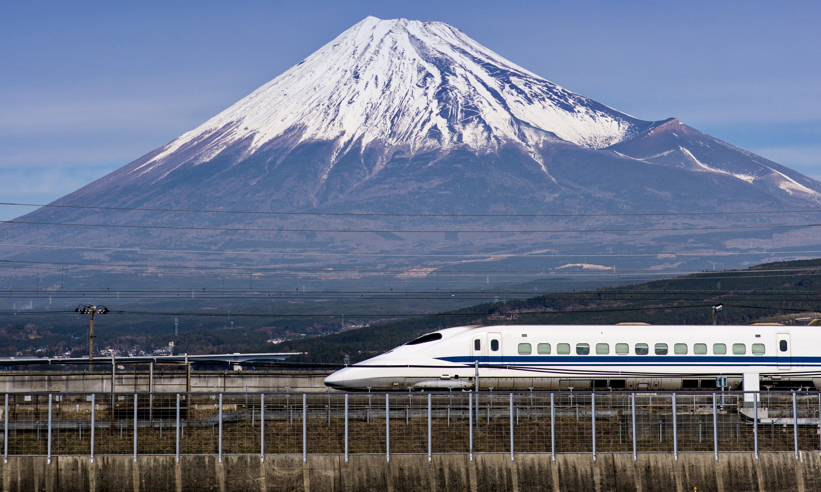 Shinkansen zooms past Mt Fuji (Shutterstock.com. See main credit below))
